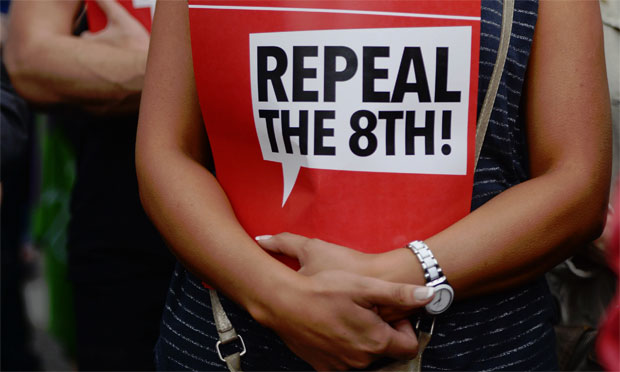 Süddeutsche Zeitung: Abtreibung in Irland – Kampagne mit der Menstruation