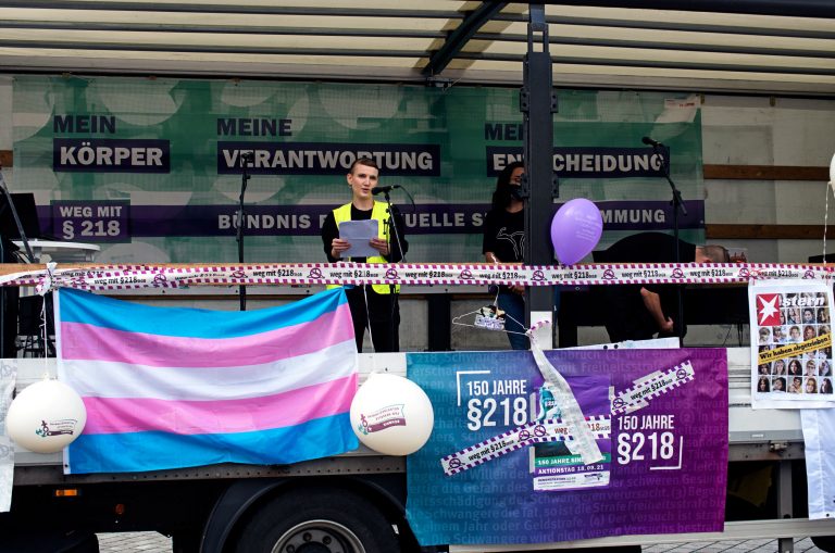 Eröffnungsrede Johanna Warth vom Bündnis für sexuelle Selbstbestimmung