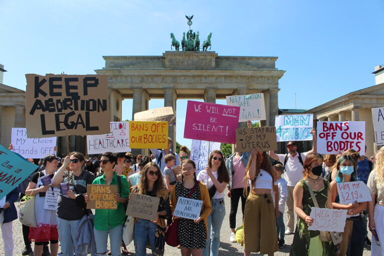 Aufruf zur bundesweiten Soli-Aktion: For the right to  abortion within the United States in all States